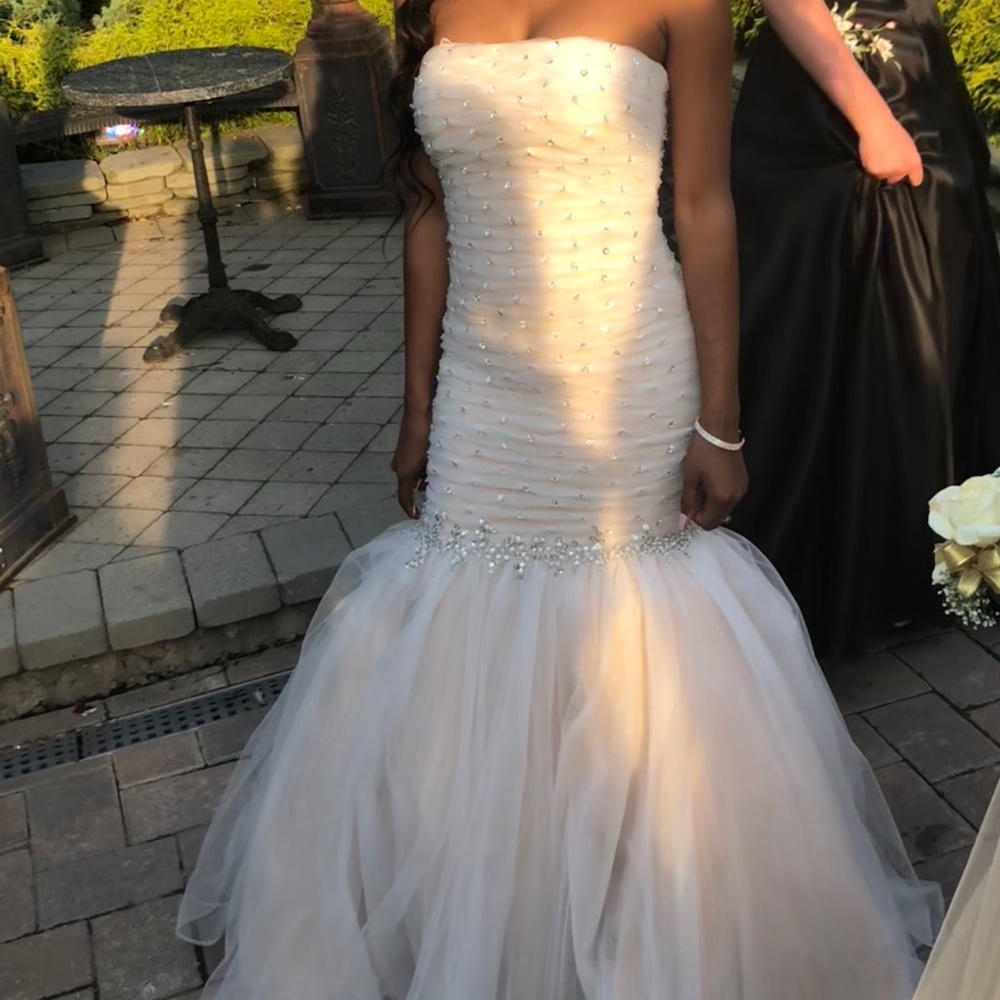 I’m selling my prom dress.